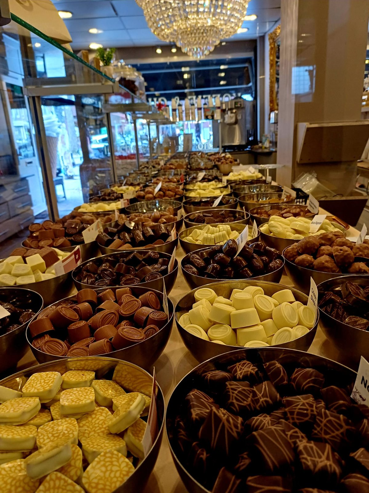 Chocolatier Candela aan het werk